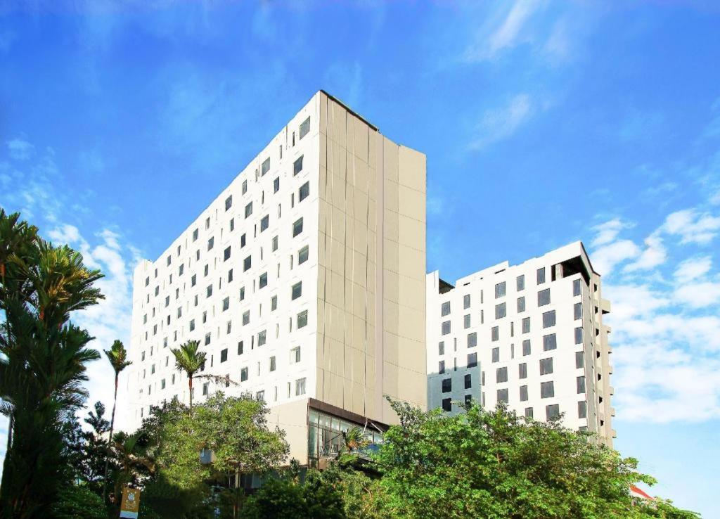 Prime Park Hotel & Convention Pekanbaru Exterior photo