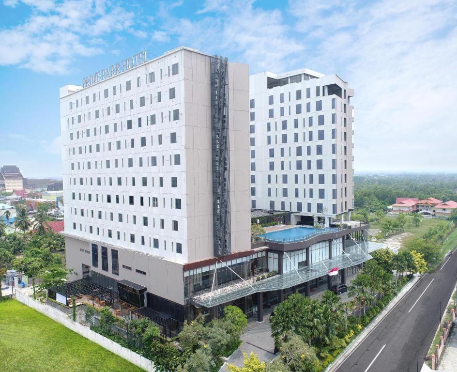 Prime Park Hotel & Convention Pekanbaru Exterior photo