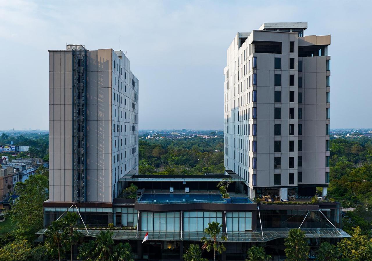Prime Park Hotel & Convention Pekanbaru Exterior photo