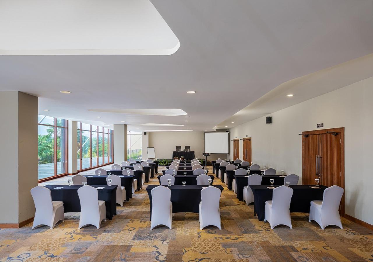 Prime Park Hotel & Convention Pekanbaru Exterior photo