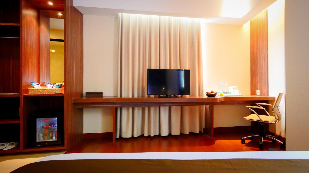 Prime Park Hotel & Convention Pekanbaru Exterior photo