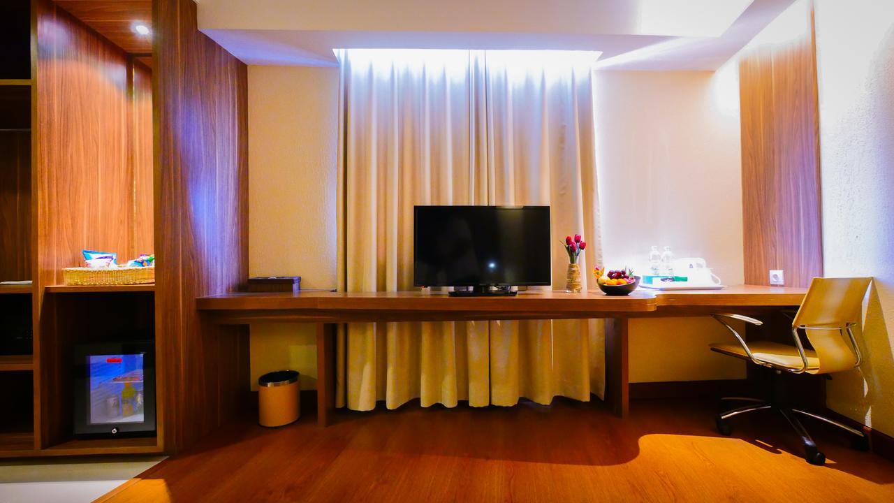 Prime Park Hotel & Convention Pekanbaru Exterior photo